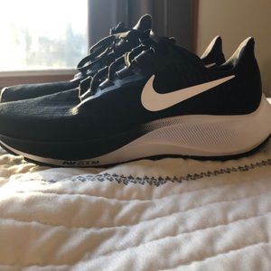Nike Zoom Pegasus 37 Shoe. I’ve worn them once or twice. Size 7.